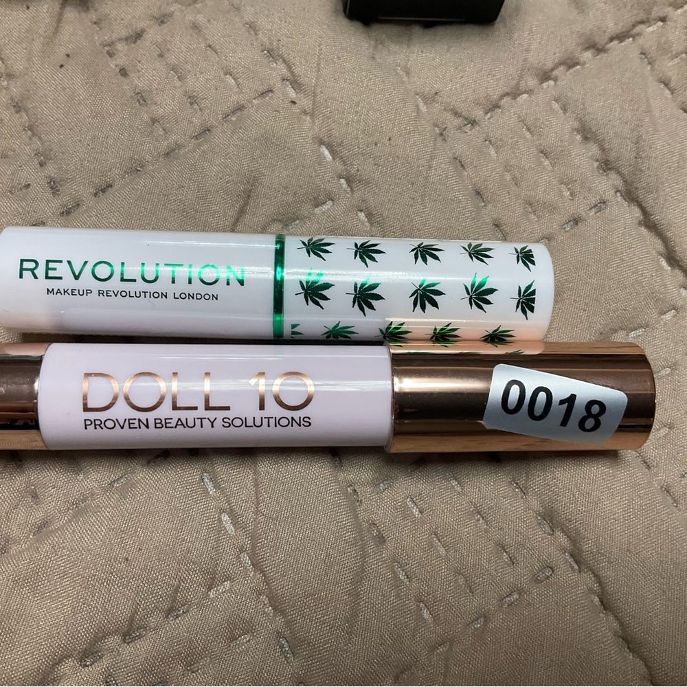 Doll 10 lip crayon and lip scrub 2 pcs